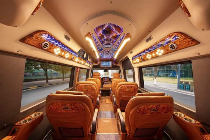 Xe limousine đi Mũi Né.