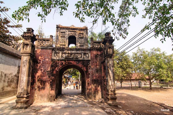 Cổng làng Thổ Hà