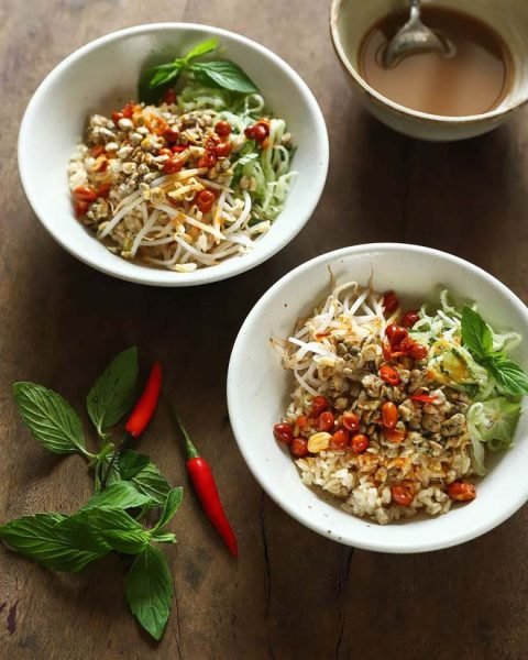 Bánh đập hến xào Hội An