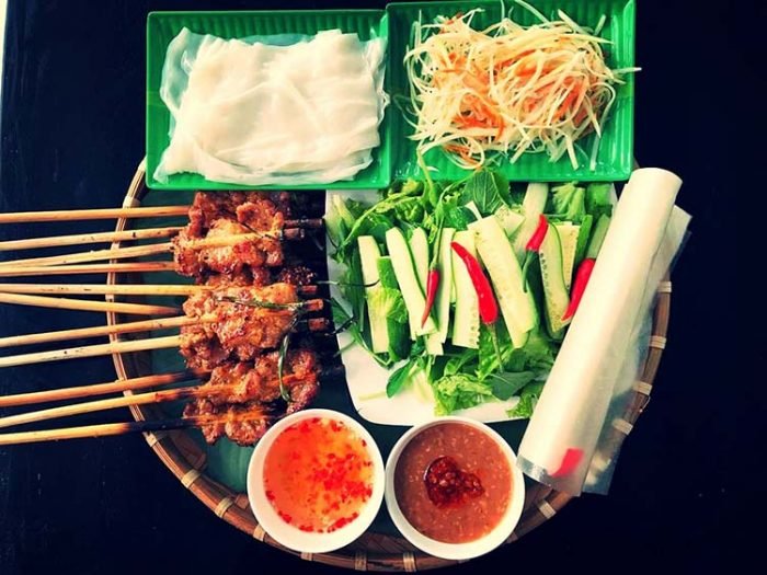 Bánh ướt cuốn thịt nướng