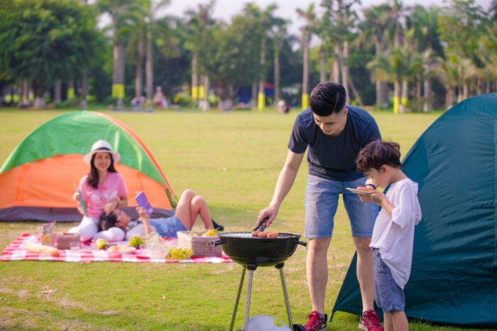 Cắm Trại: Khám Phá Món Đồ Yêu Thích Của Giới Trẻ 6 Cắm trại là hoạt động ngoài trời rất được yêu thích
