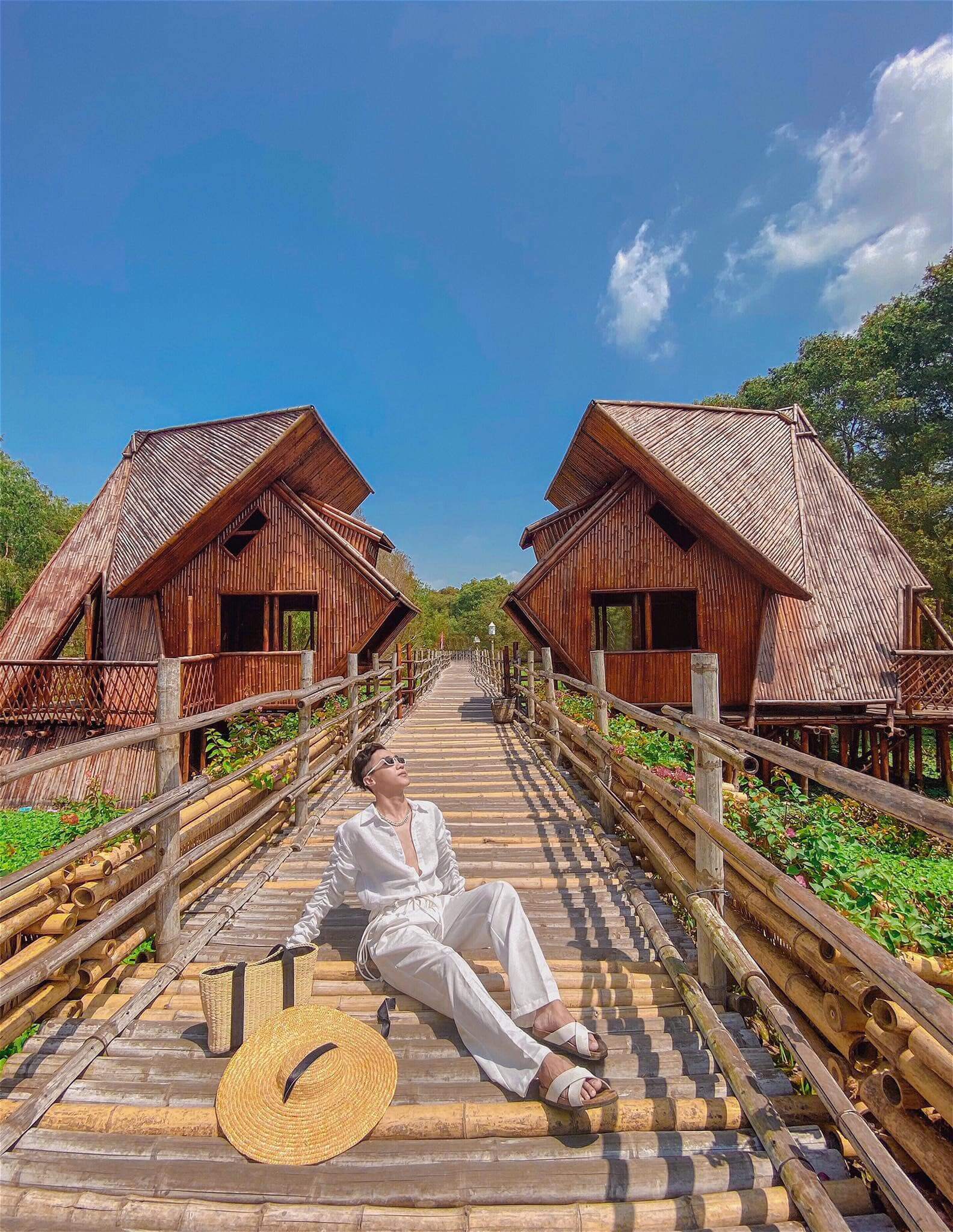 Check-in Hòn Trống Mái tại khu du lịch rừng tràm Trà Sư
