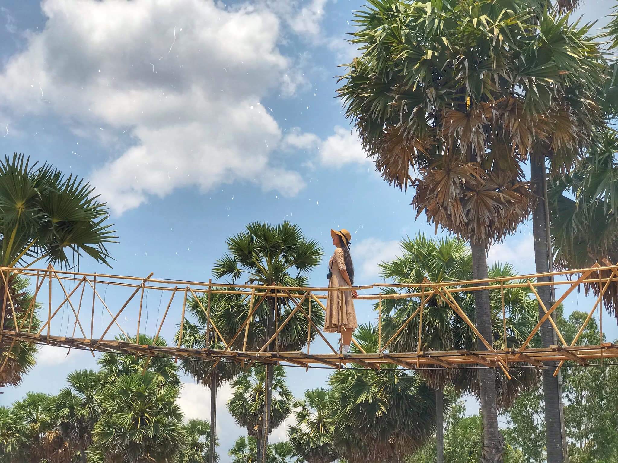 Khám phá Chùa Lầu: Ngôi chùa "đỏ rực" thần tiên giữa lòng An Giang 10 Hằng Hồ