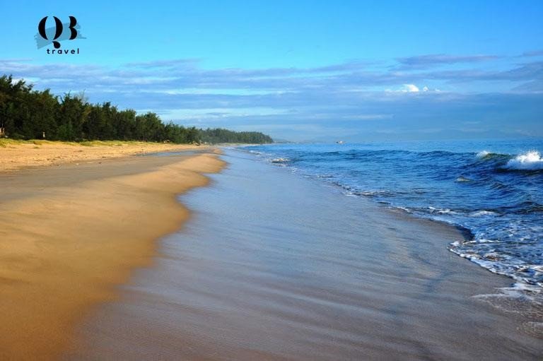 Biển Quang Phú xanh trong mướt mắt