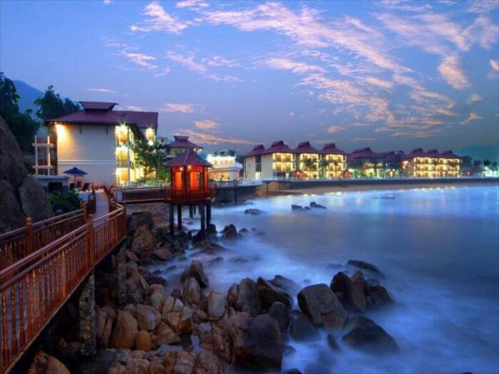 Royal Hotel and Healthcare Resort được xây dựng theo phong cách Hà Lan