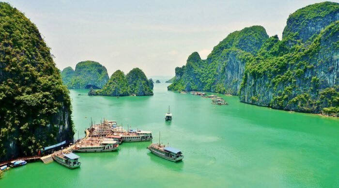 Thông tin thuê tàu thăm vịnh Hạ Long trong ngày giá rẻ nhất 7 Thuê tàu thăm vịnh Hạ Long