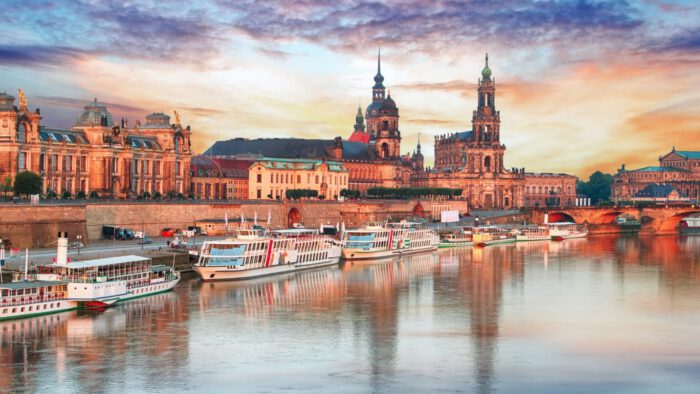Tour du lịch mùa hè 5 nước Châu Âu: Đức – Pháp – Bỉ - Hà Lan – Luxembourg 4 Tour châu Âu 5 nước - Vẻ đẹp của mùa hè nước Đức
