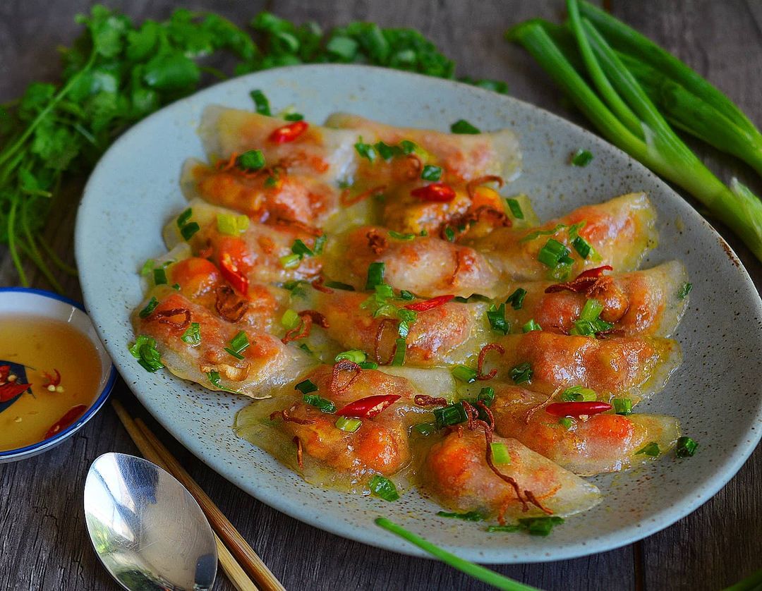 The Best Local Delights to Savor in Hue City 13 banh bot loc
