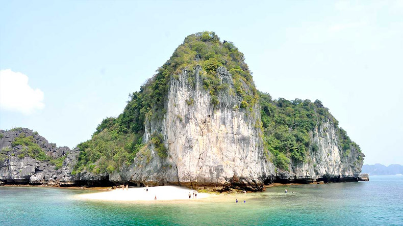 Ba Trai Dao Beach