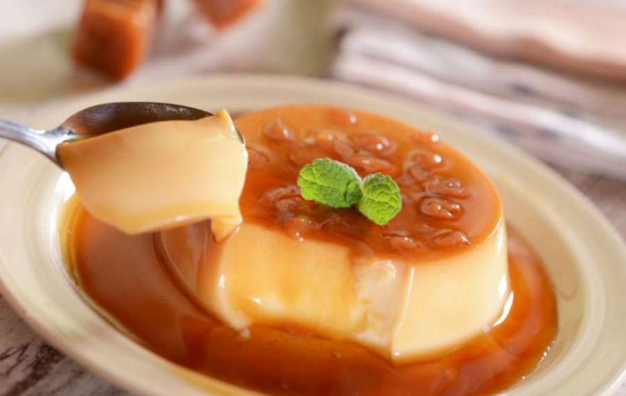 5 Must-Try Street Vendors in Hanoi 6 caramel