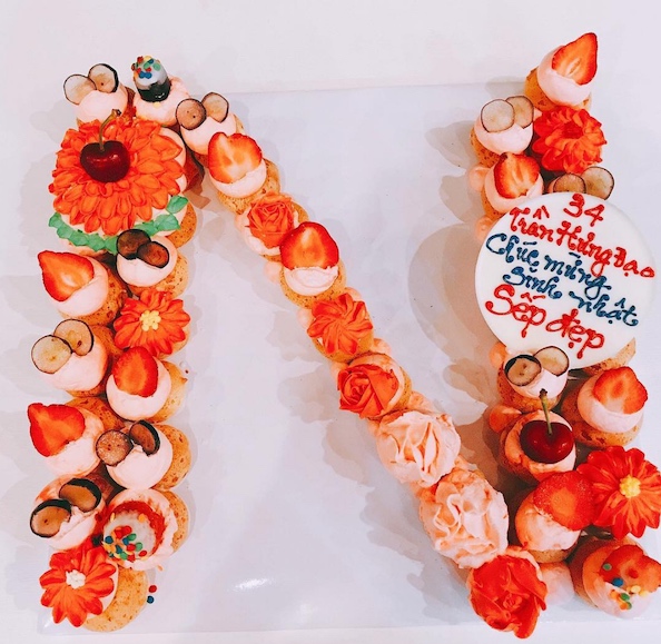 Modern Birthday Cake - @chewyjunior.vn