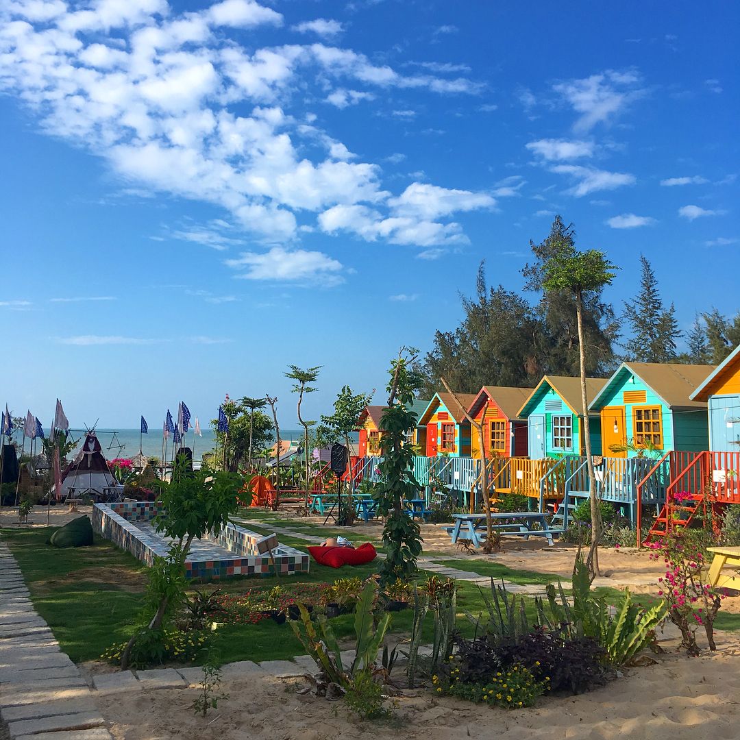A Glance of the Weirdest Hotels in Vietnam 9 Coco Beachcamp La Gi