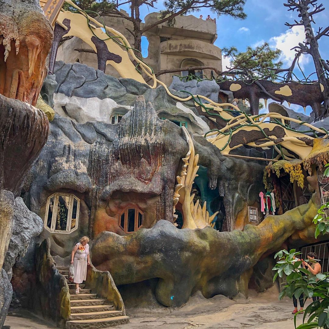 A Glance of the Weirdest Hotels in Vietnam 8 Crazy House Dalat