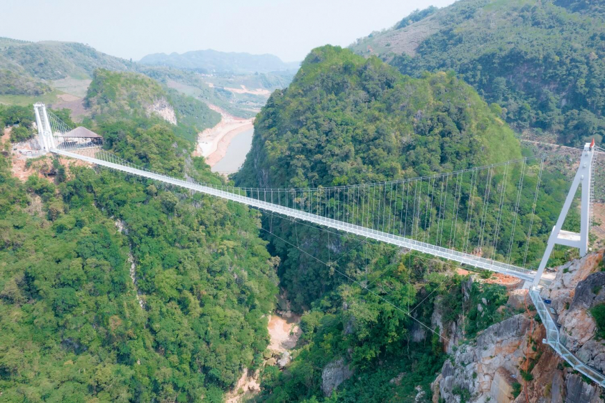 Be Thrilled by Vietnam's Spectacular Glass-Bottomed Bridge 6 Son La Glass Bridge