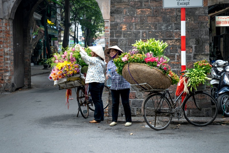 The street vendors sell flowers in Hanoi