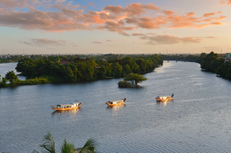 Cruising Huong river