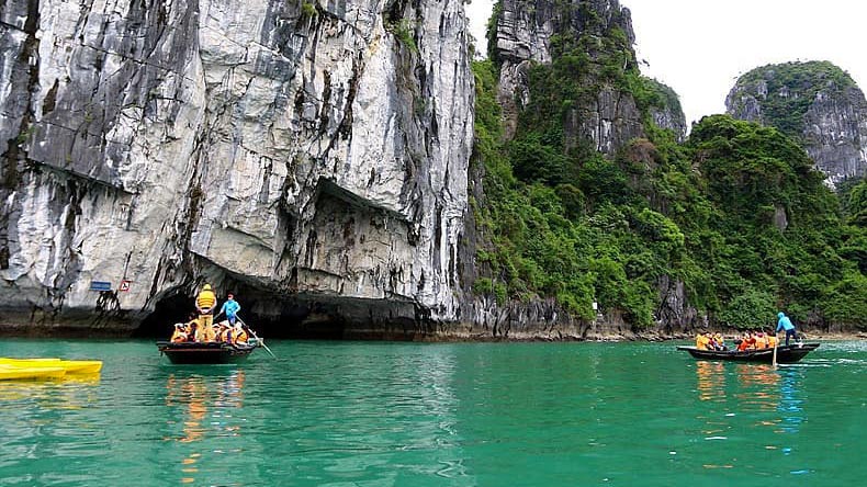 Visiting Luon cave on rowboat