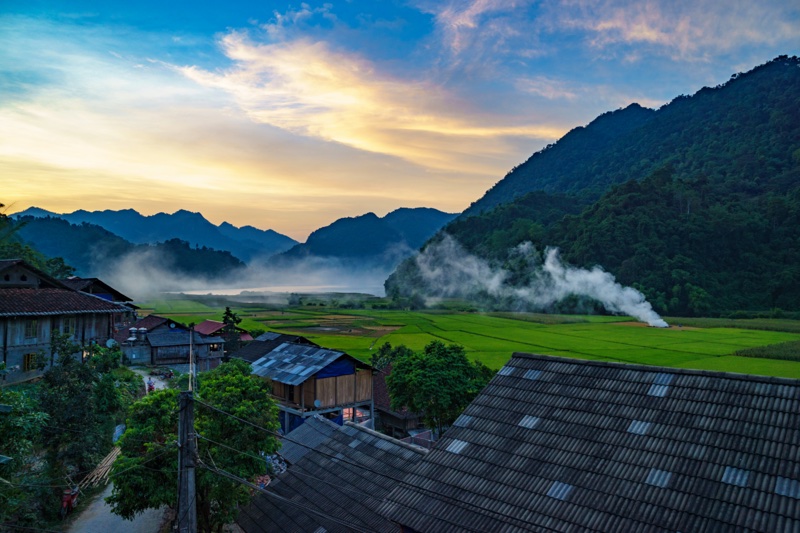 Pac Ngoi village