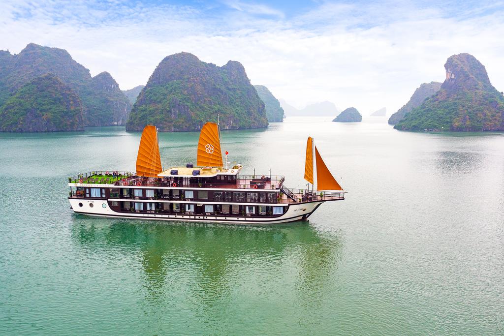 The 5 Halong Cruises That Will Take Your Breath Away 9 peony cruises