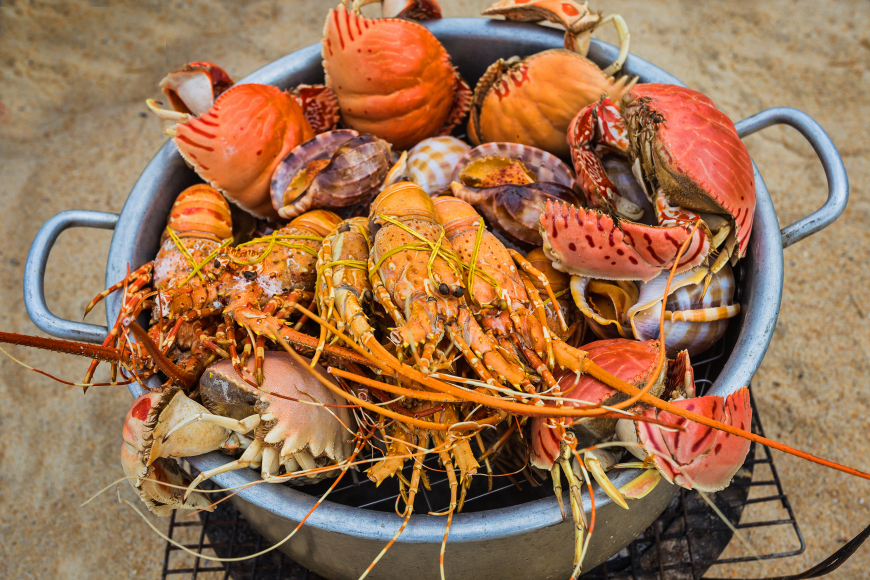 Must-Try Delicacies in Nha Trang: A Food Lover's Paradise 7 The seafood in Nha Trang is the best in the country, and an oceanfront seafood restaurant is where you can sample it all.