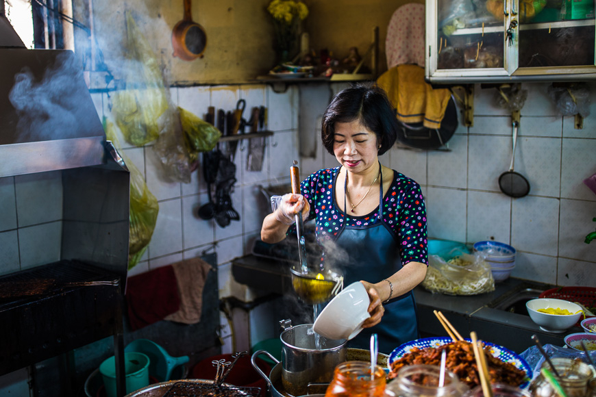 A Beginner's Guide to Vietnamese Street Food 8 eating streetfood in vietnam