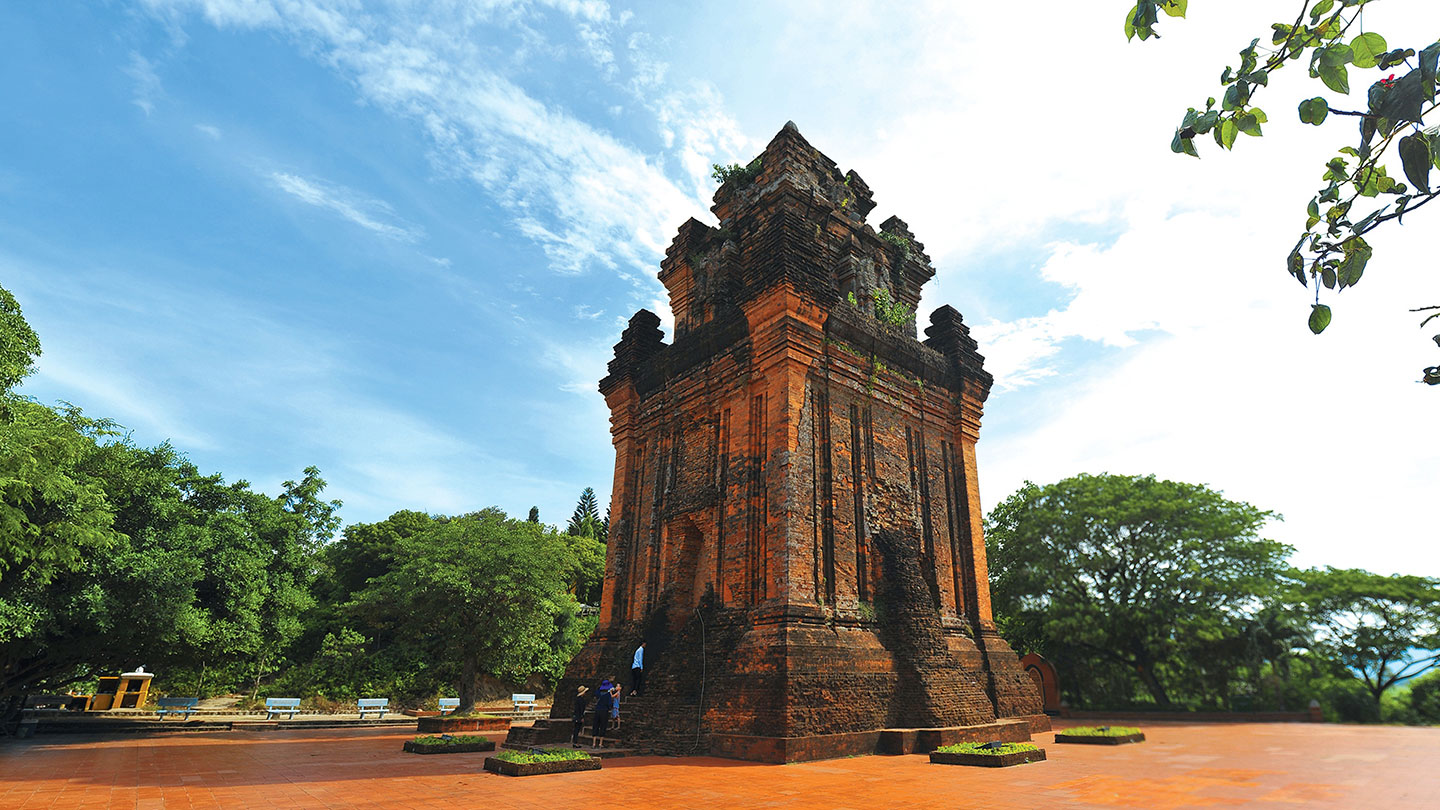Nhan Tower: A Fascinating Relic of Phu Yen 4 Nhan Tower