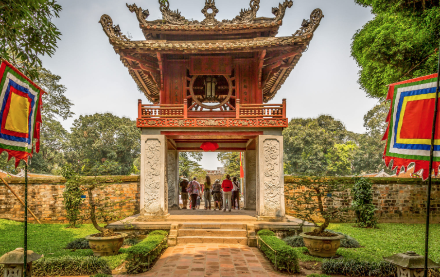 Explore the Historic Hanoi Temple of Literature 4 vno vanmieuhn1