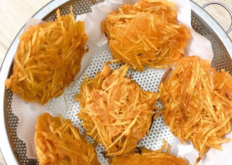 Khoái Cake: A Delicious Delight with a Hue Twist 3 Khoái Cake