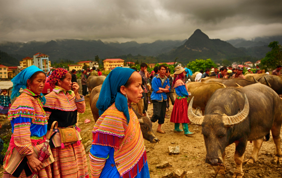 women20traders20at20bac20ha20market20by20ken20zogas